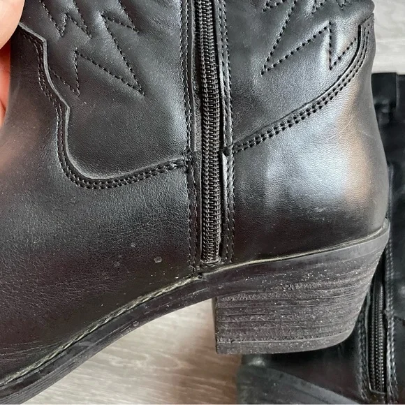 Black Leather Western Boots - Picture 11 of 15